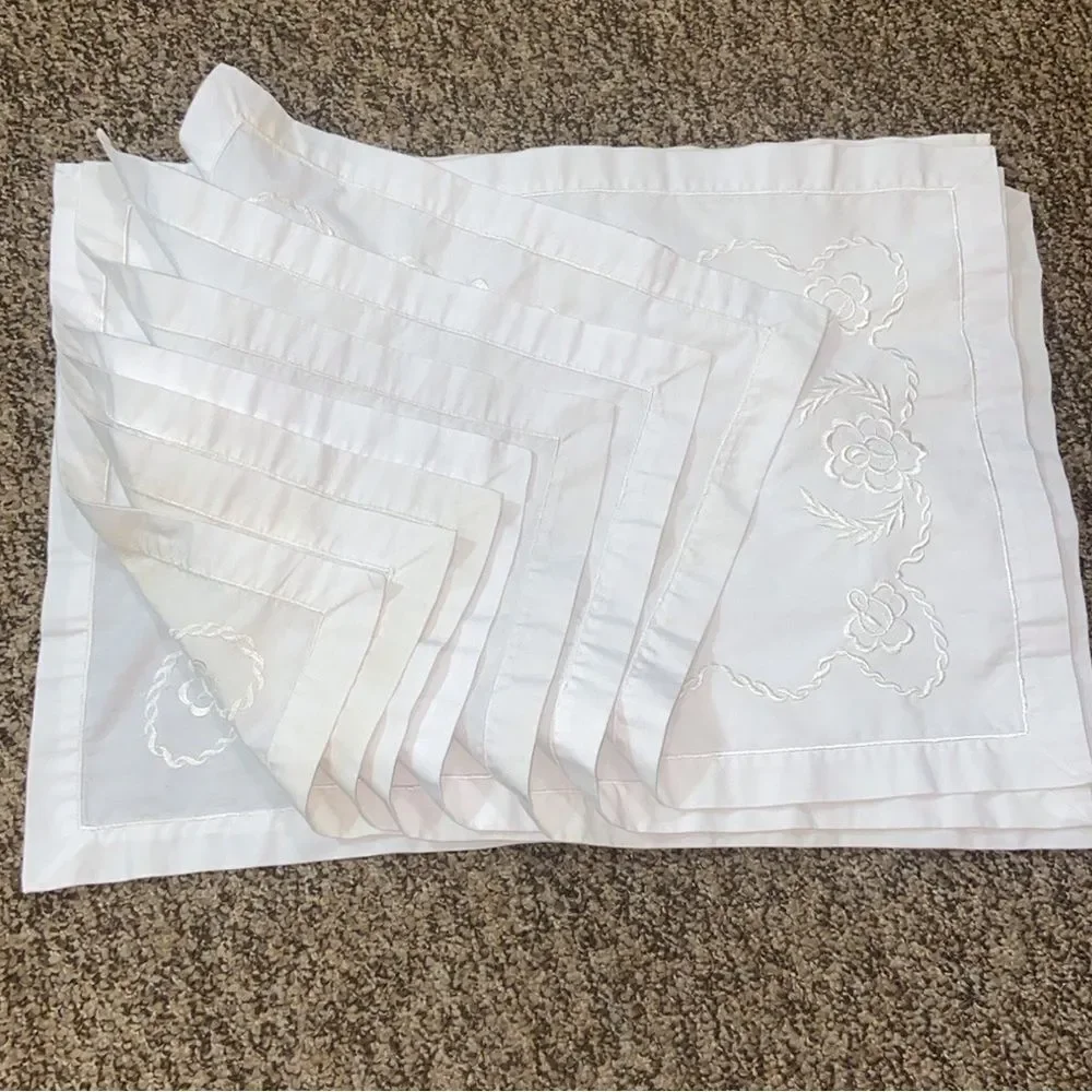 VTG, Off White Leaf Embroidered Tablecloth Cloth Napkins Set Of 8 Pc